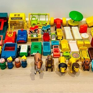 Vintage Fisher Price Little People Lot of 73 Figures & Pieces, Cars, Lions, More